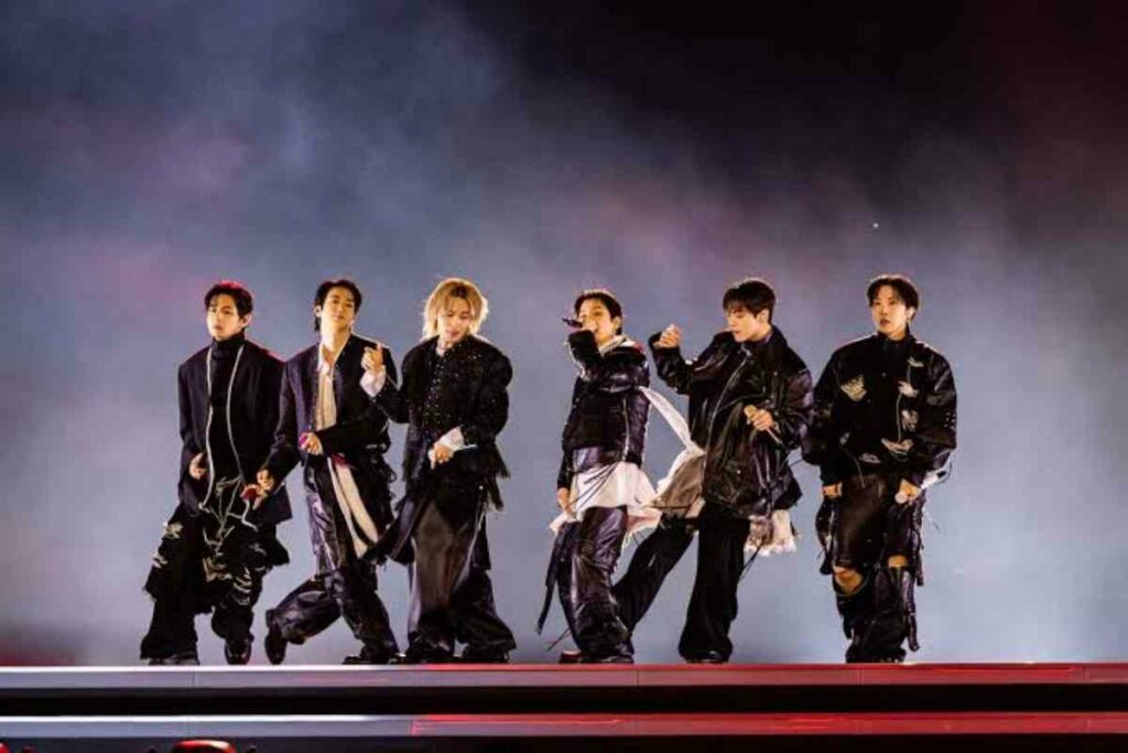BTS se encuentra esta semana en la capital peruana para actuar por primera vez los días 7, 9 y 10 de octubre en el Estadio de la Universidad Nacional Mayor de San Marcos (UNMSM),