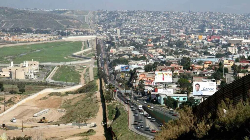 La cancillería explicó que el Tratado de Límites de 1970 celebrado entre ambos países establece que, en el río Bravo, el límite internacional corre por el centro del cauce normal del río.