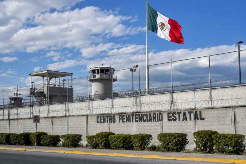 La presidenta mexicana, Claudia Sheinbaum, explicó que la intensificación de las labores de seguridad derivó en un aumento de reclusos en los penales, por lo que el Ejecutivo federal financiará y apoyará la edificación de estos espacios.