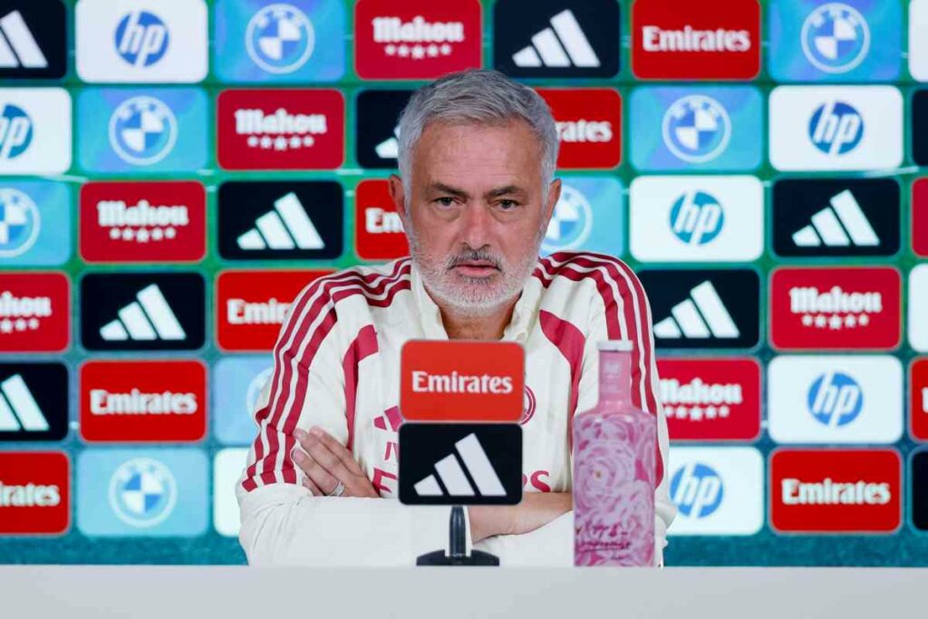 El técnico portugués insistió en su buena relación con el brasileño: “Él, cuando firma el contrato en verano, firma con la convicción de que el Real Madrid es su casa, con la ilusión de hacer lo que está haciendo hasta ahora en su historia”