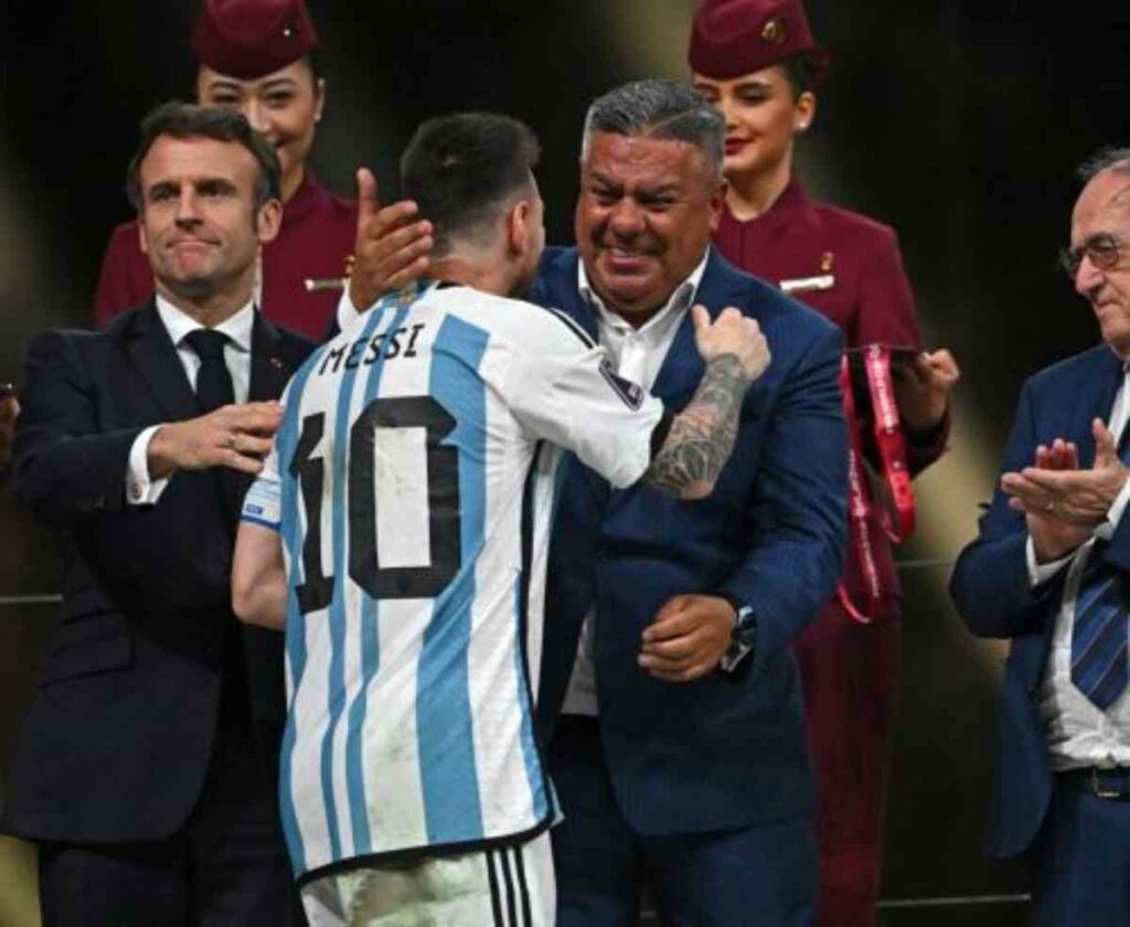 “De corazón, para el mejor del Mundo”, escribió Tapia como introducción a la carta, en la que repasó el recorrido con la selección argentina durante más de dos décadas.