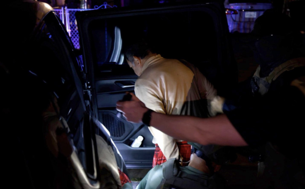 Arrestan a 11 personas en California por presunto fraude electoral