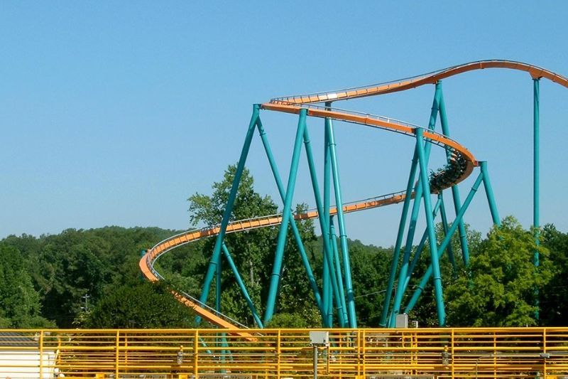 SeaWorld Orlando cierra Mako por precaución tras accidente mortal en Six Flags