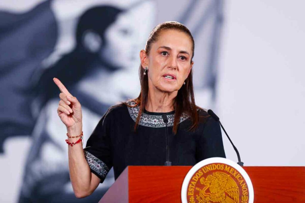 “Entonces, pasaron de una crítica a una felicitación”, sostuvo Sheinbaum en su conferencia de prensa diaria.
