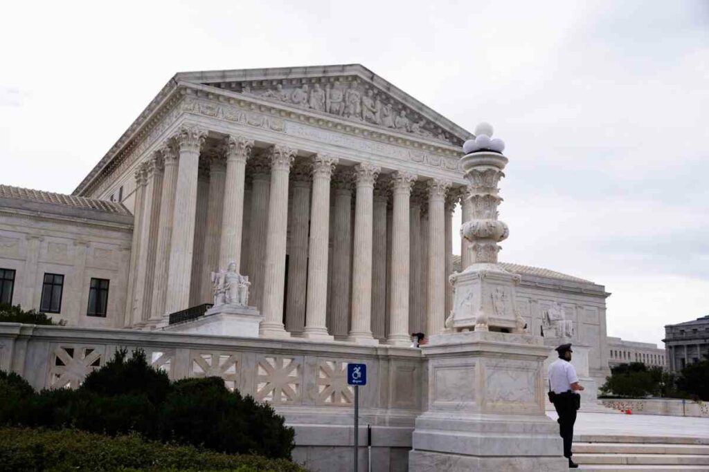Aunque en el período de sesiones ya se analizaron asuntos importantes relativos a la inmigración, dos de las decisiones más polémicas de la Administración Trump quedaron pendientes y ambas las dilucidará el tribunal en los próximos meses.