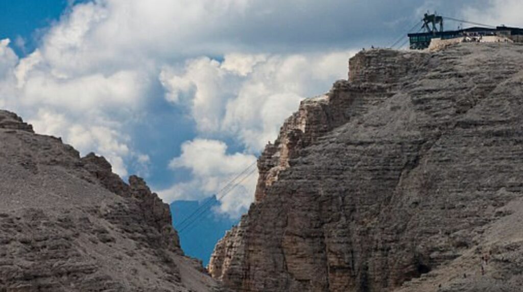 ¡Horror en Italia! Turista de Florida cae 300 metros al vacío mientras sacaba una foto