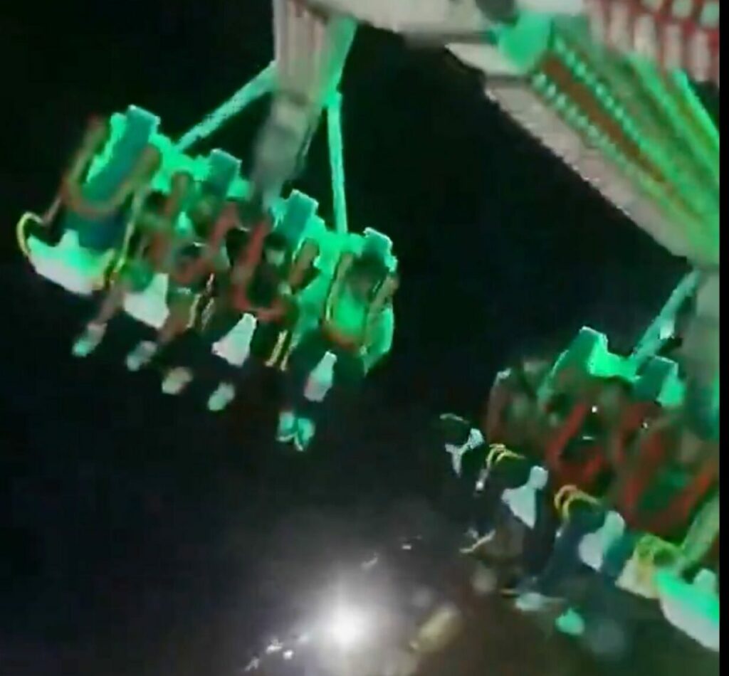 Cae y muere joven de 18 años del juego El Péndulo durante feria en México