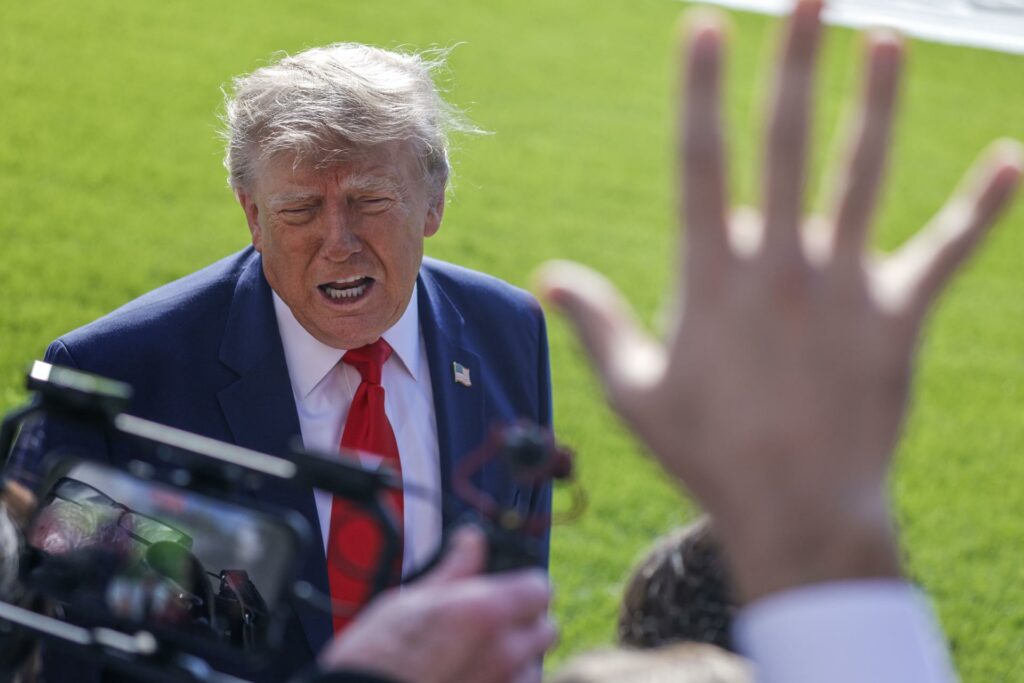 Trump vuelve a insultar a una periodista: "Eres una horrible reporterilla"