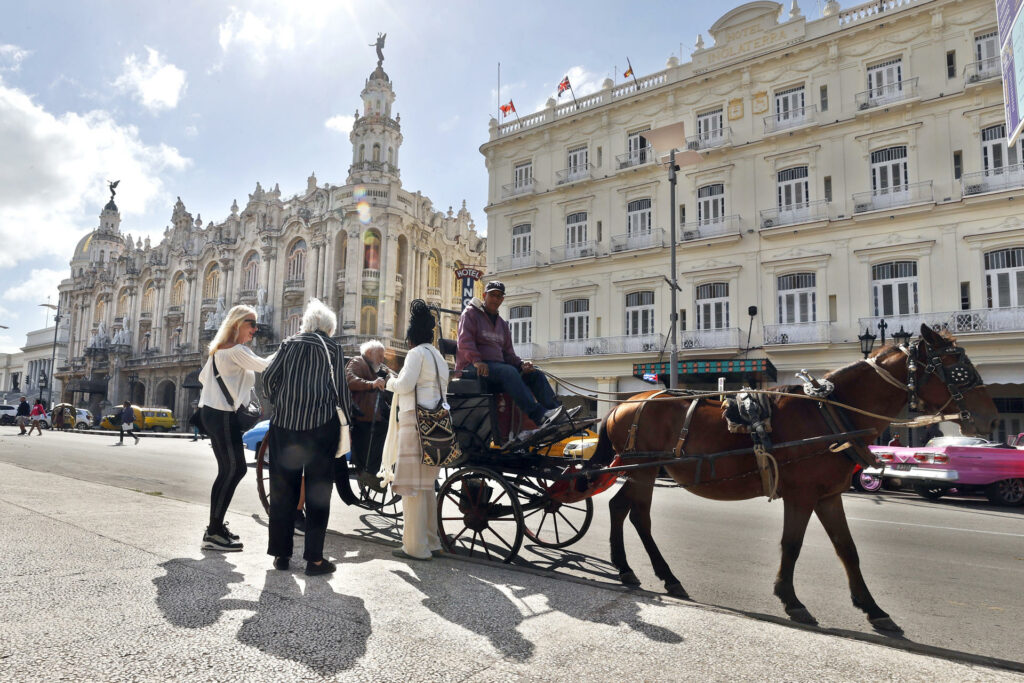 El turismo internacional en Cuba sigue a la baja, con el 34,9 % menos hasta septiembre