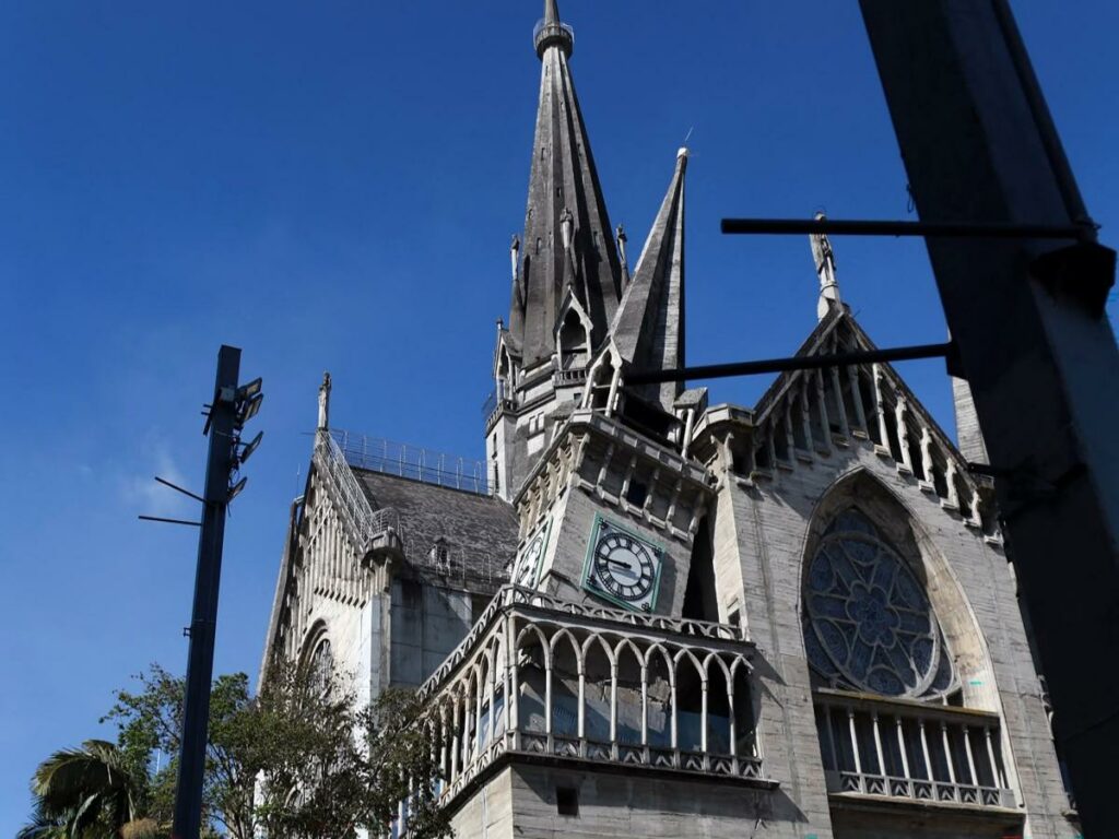 Terremoto mantiene en incertidumbre a histórica catedral de Colombia