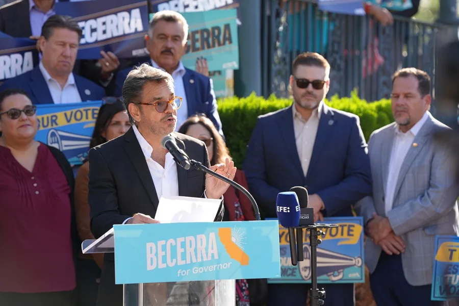 Eugenio Derbez denuncia intimidación contra votantes latinos en EEUU