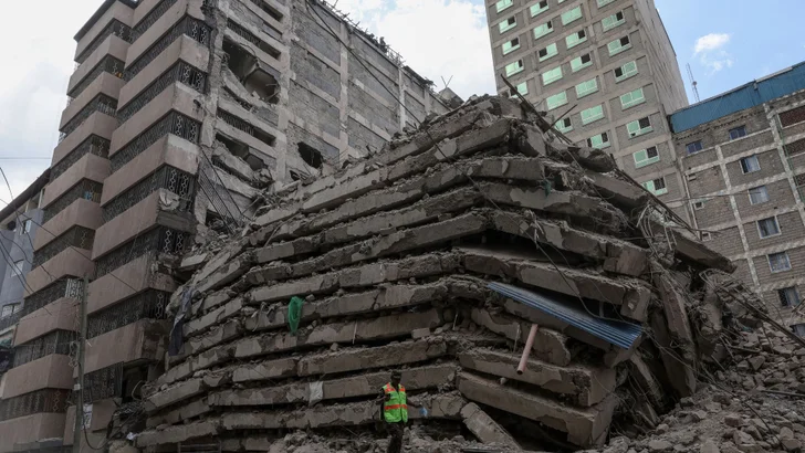 Impresionantes imágenes del desplome de un edificio en Kenia: enorme nube de polvo cubrió la zona tras el colapso