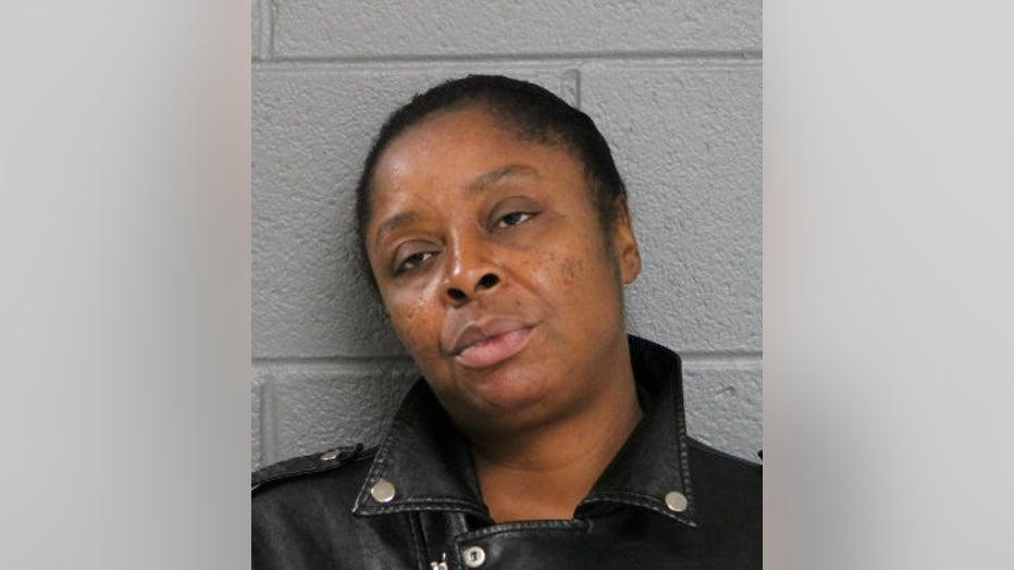 La policía de Chicago identificó a la detenida como Shavon Gayden, de 48 años