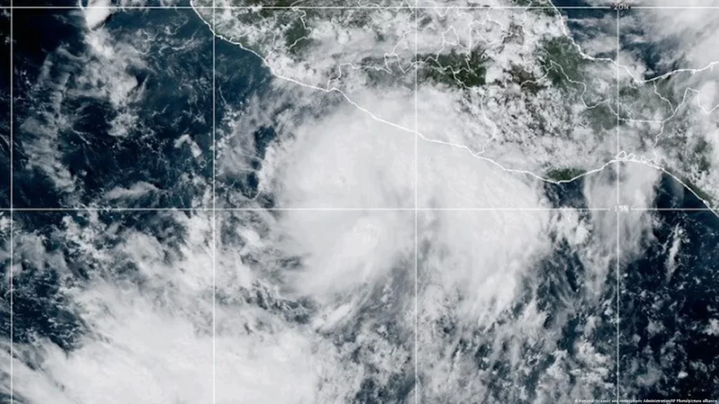Aumentan a ocho los muertos en México por tormenta tropical Rachel